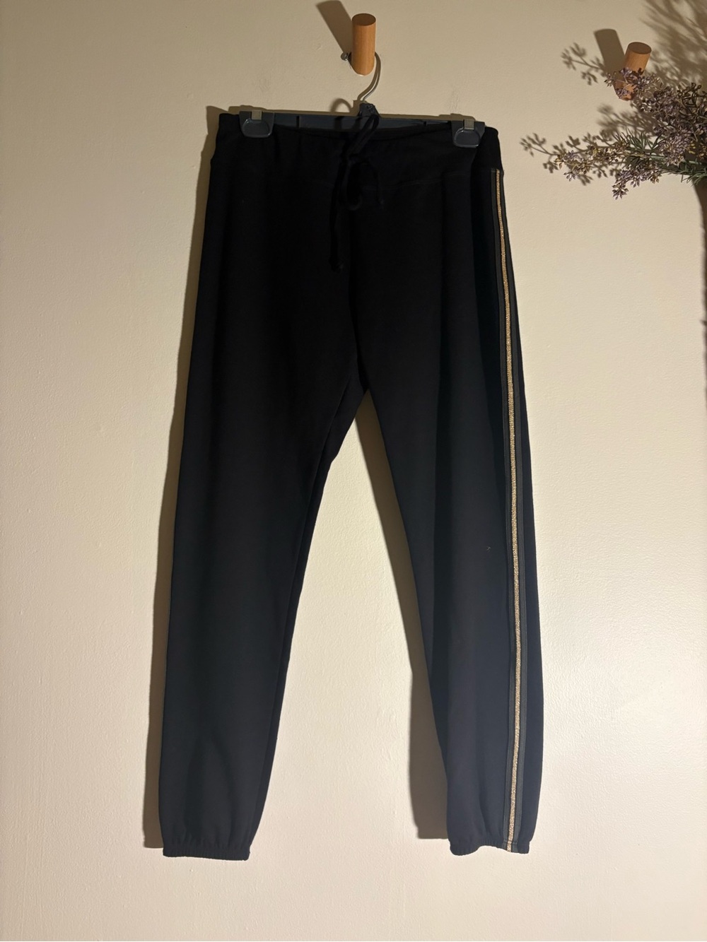 Johnny Was NWT XS Black Jogger Pants Gold Metallic Side Stripe Pull-On $268
